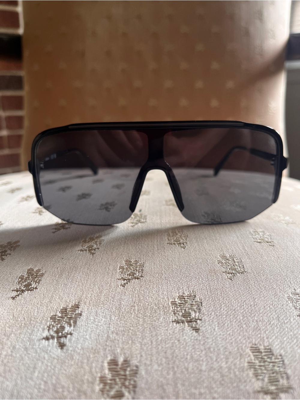 Guess Metal Shield Sunglasses excellent condition